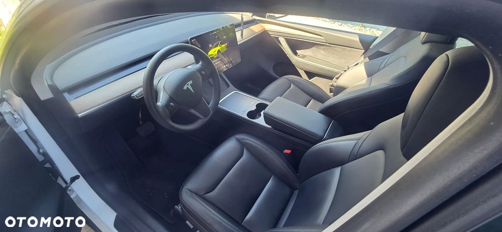Tesla Model Y Long Range Dual Motor AWD - 14