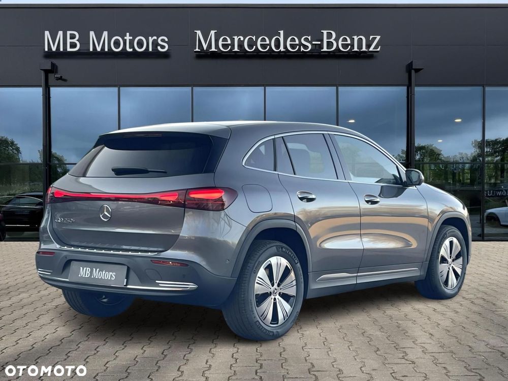 Mercedes-Benz EQA - 7