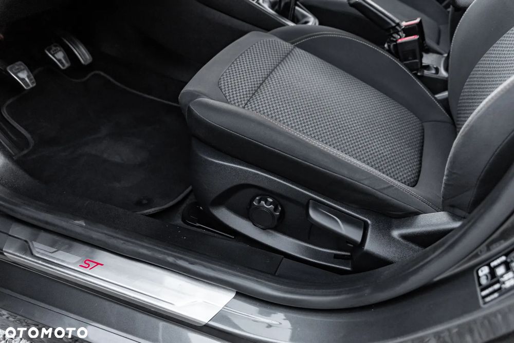 Ford Fiesta 1.0 EcoBoost S&S ST-LINE - 19