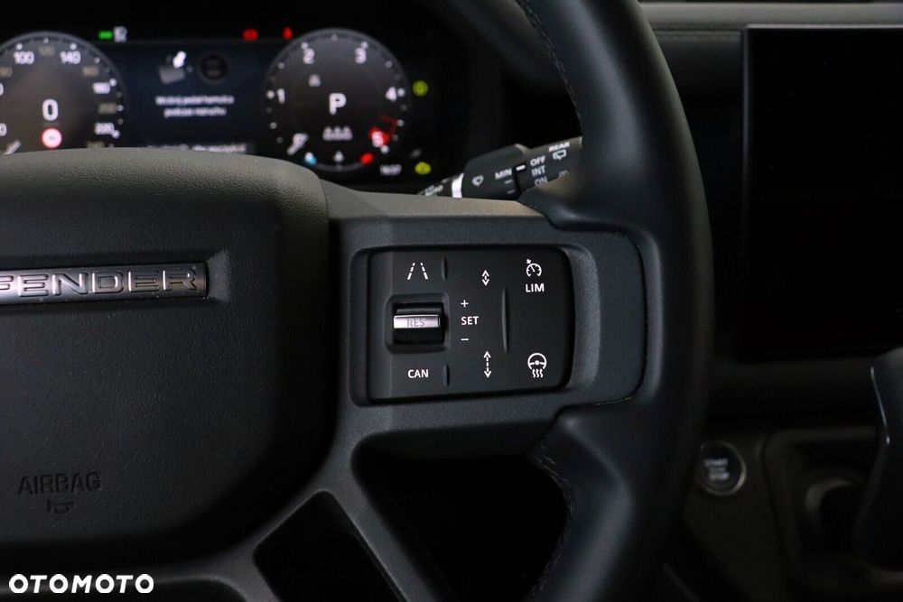Land Rover Defender - 27