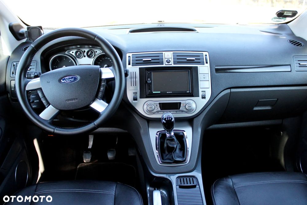 Ford Kuga 2.0 TDCi 2x4 Titanium - 25