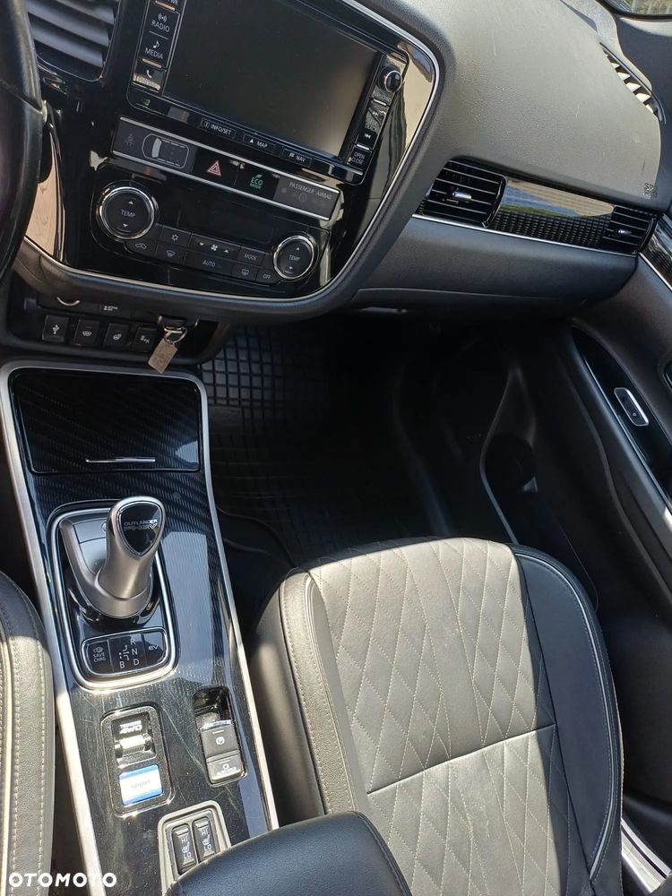Mitsubishi Outlander 2.4 4WD Diamant+ - 10