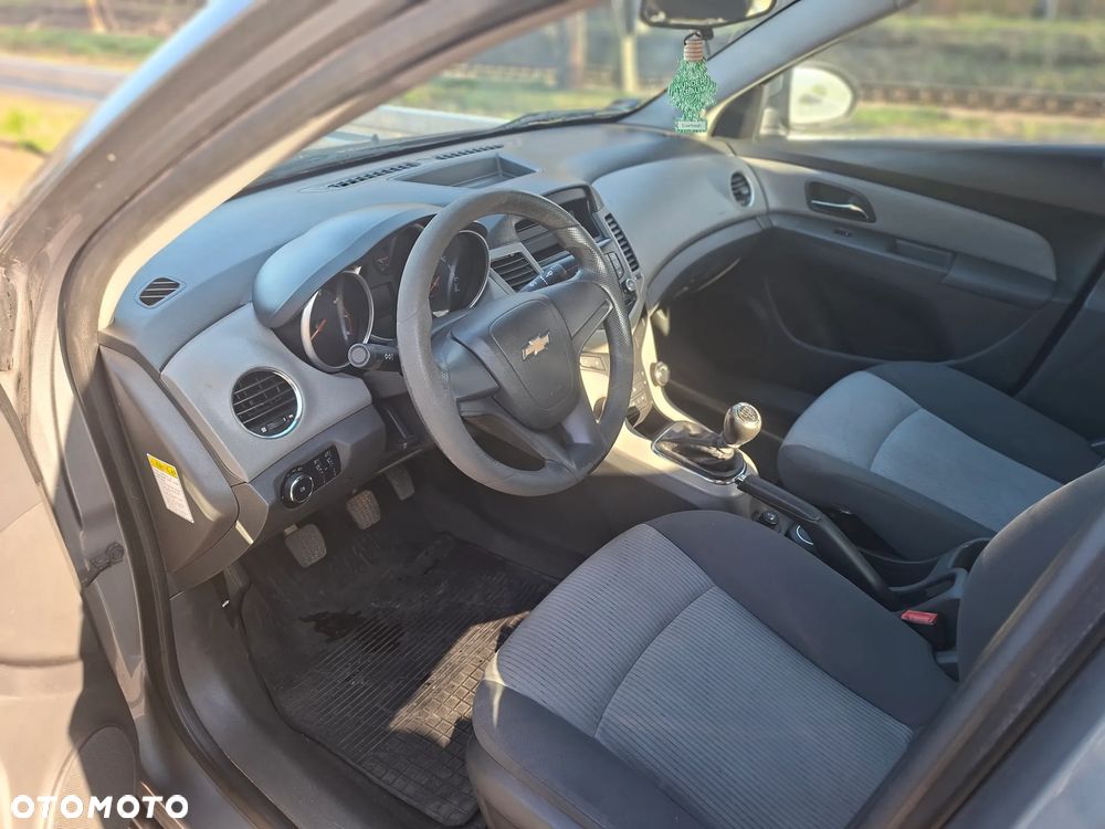 Chevrolet Cruze 1.6 Base - 8