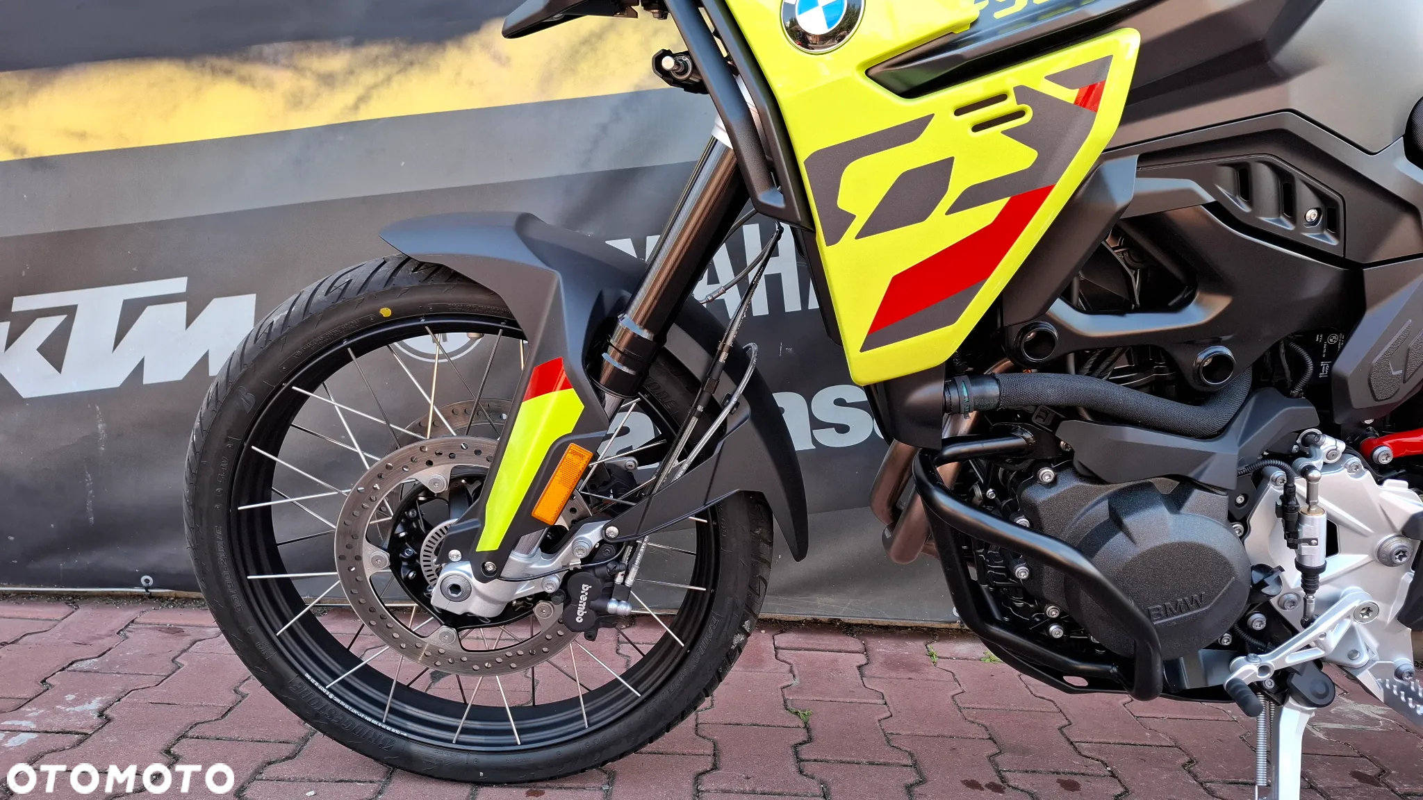 BMW F - 15