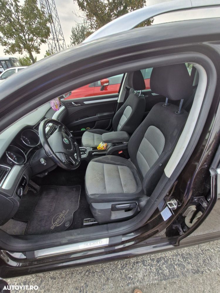 Skoda Superb 2.0 TDI DSG Ambition - 6