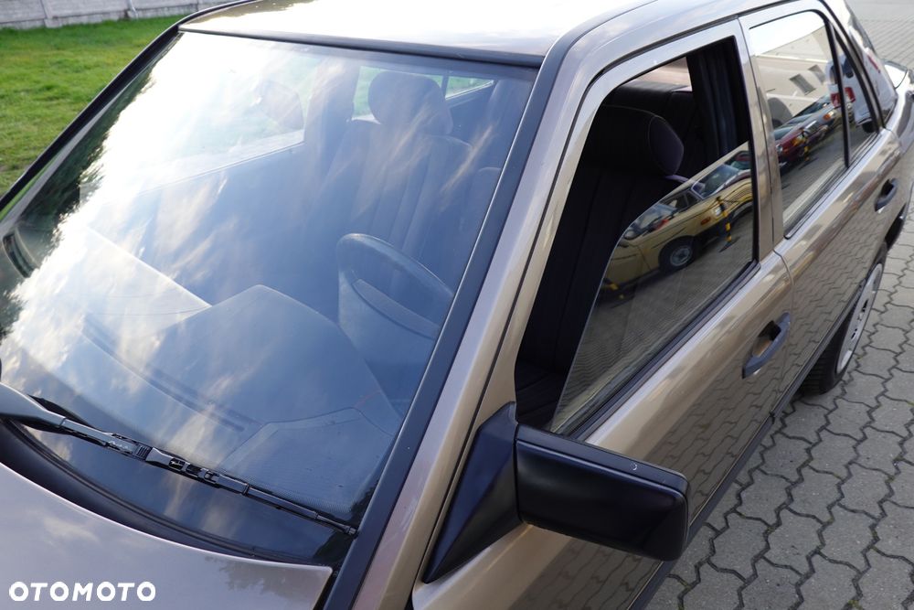 Mercedes-Benz W124 (1984-1993) - 26