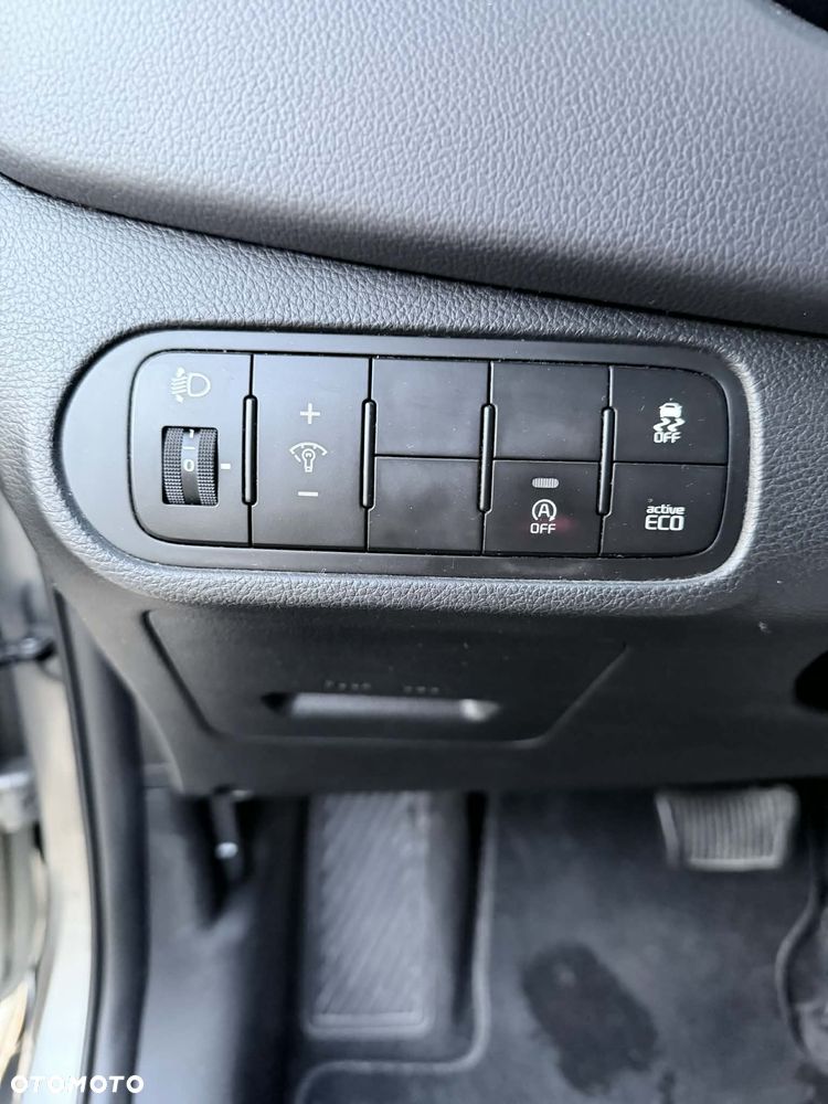 Kia Carens - 23