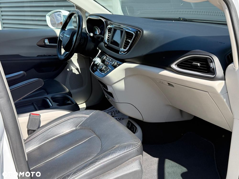 Chrysler Pacifica - 31