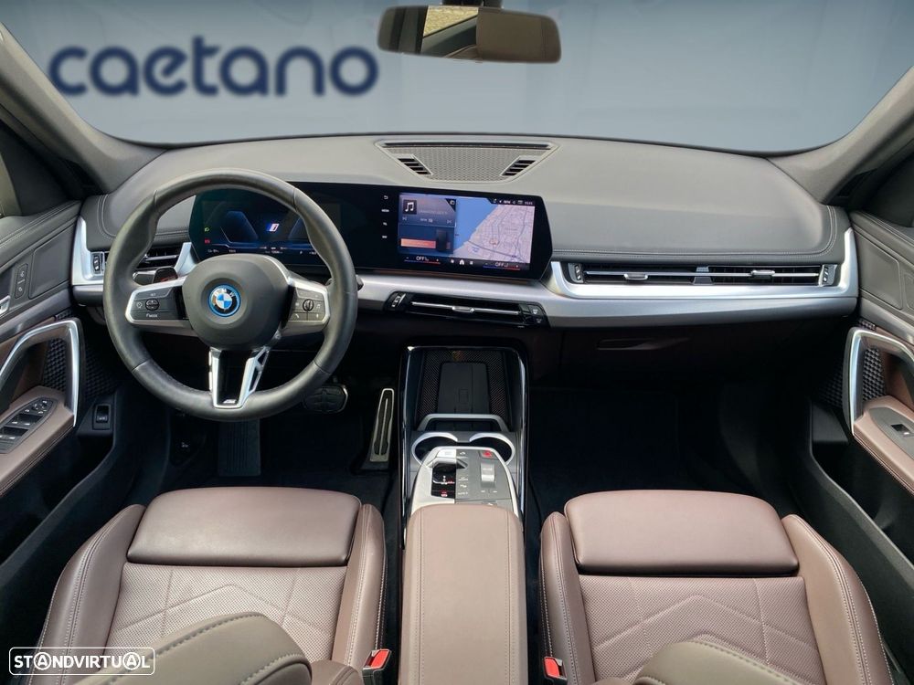 BMW iX1 eDrive20 Pack Desportivo M - 4