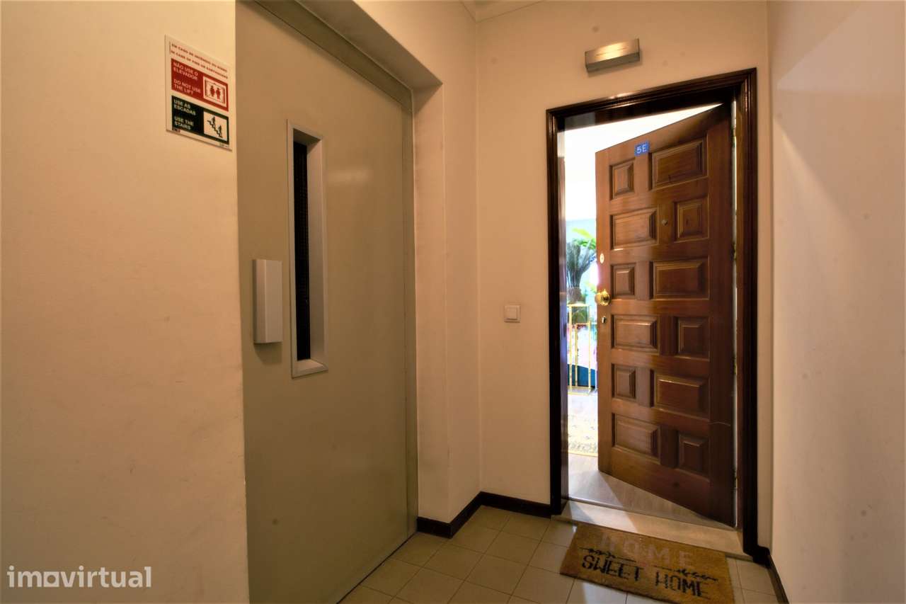 Apartamento T2 remodelado no centro, a 200m do Arco da Porta Nova - Grande imagem: 3/20