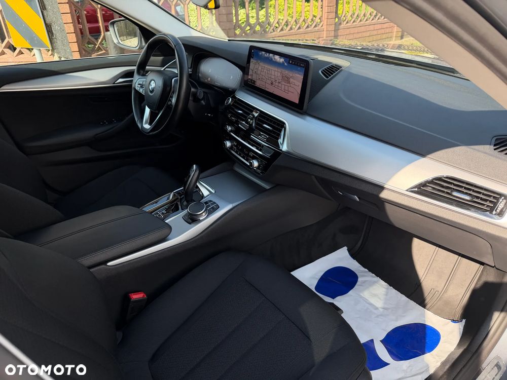 BMW Seria 5 520d mHEV - 11