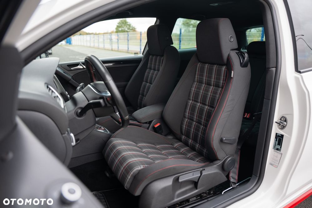 Volkswagen Golf 2.0 GTI DSG - 24