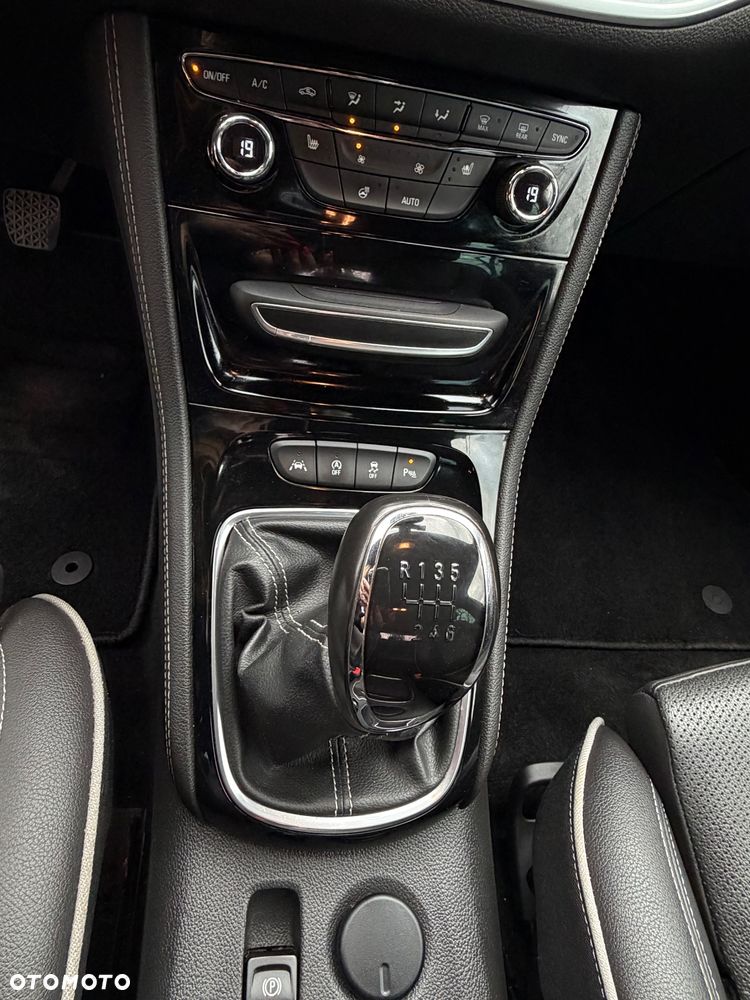 Opel Astra 1.6 CDTI Elite S&S - 13