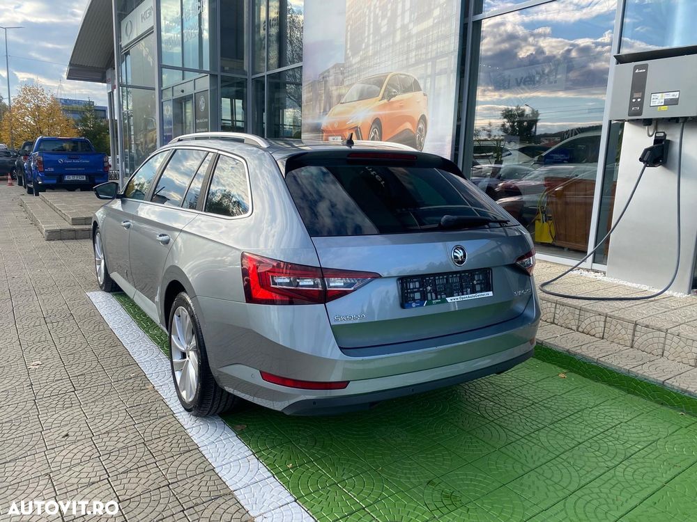 Skoda Superb Combi 2.0 TDI 4X4 DSG Laurin & Klement - 4