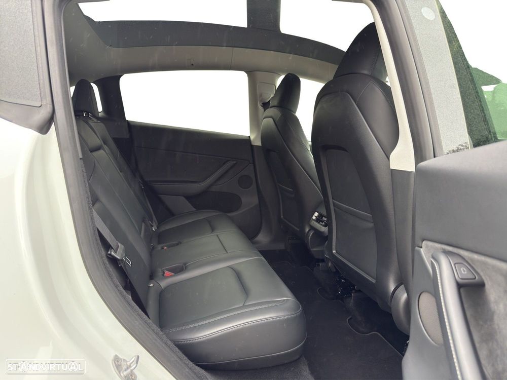 Tesla Model Y Long Range Dual Motor AWD - 16