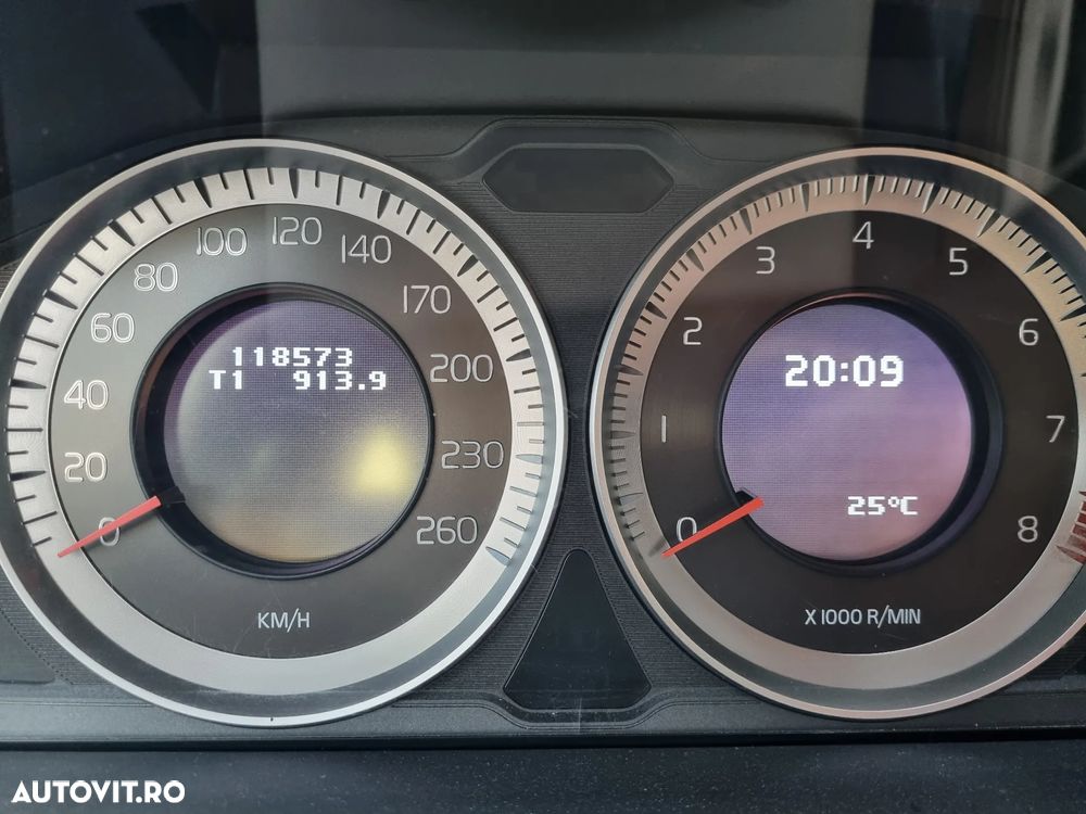 Volvo V70 2.5T Aut. Momentum - 4