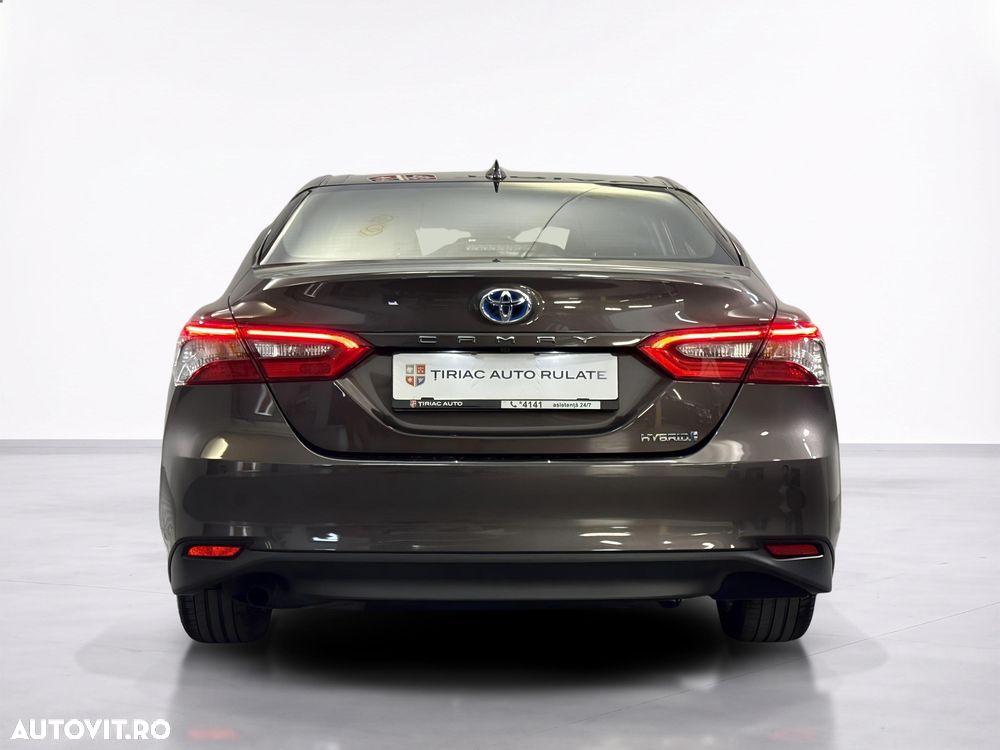 Toyota Camry - 5