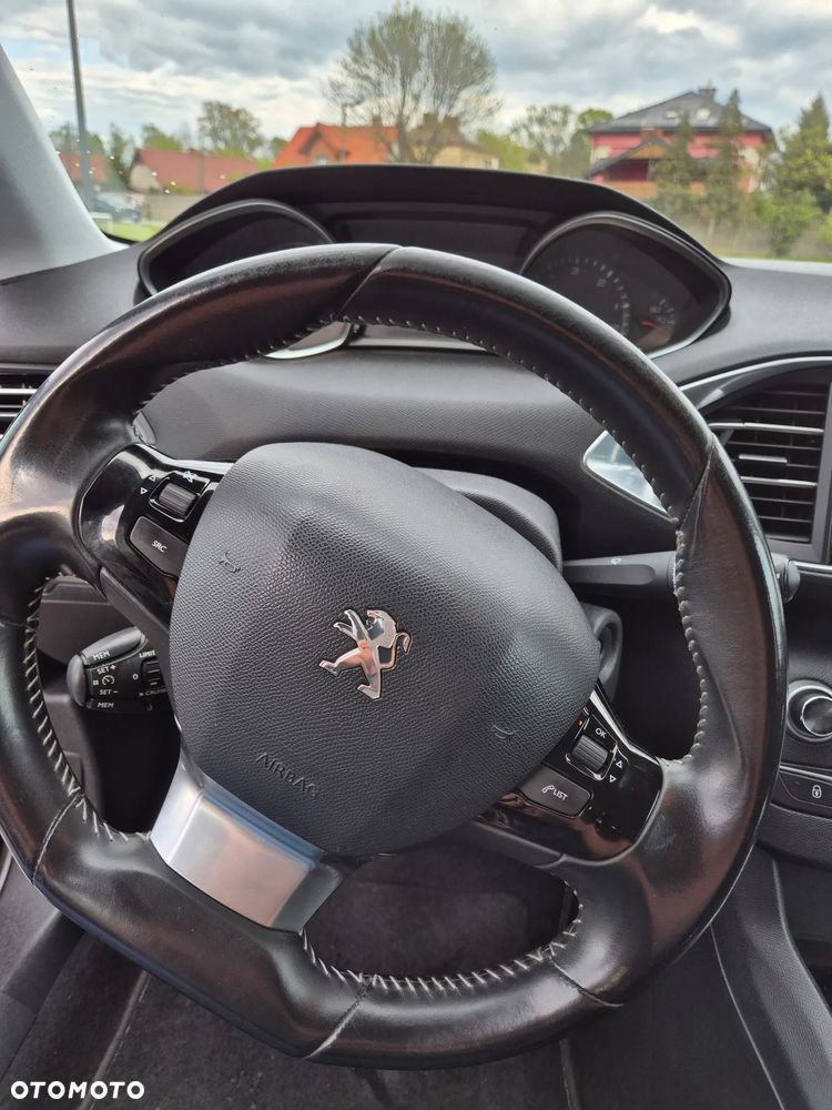 Peugeot 308 1.6 BlueHDi Allure S&S - 14