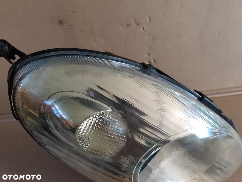 Nissan Micra k12 LAMPA PRAWY PRZÓD - 4
