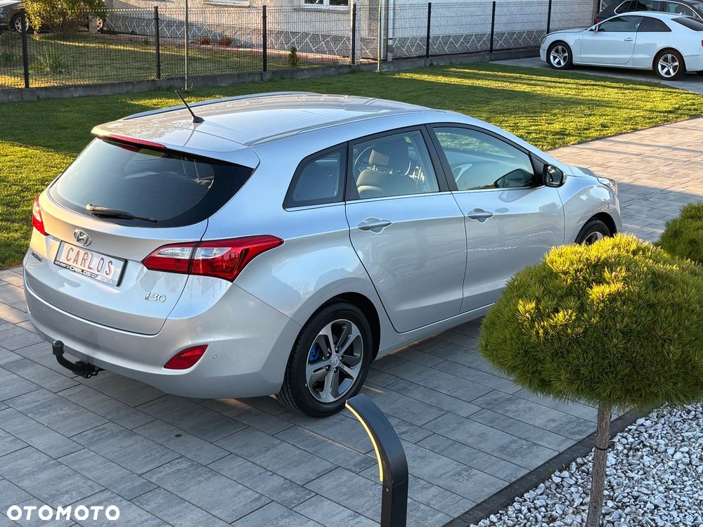 Hyundai i30 blue Kombi 1.6 GDi YES Silver - 17