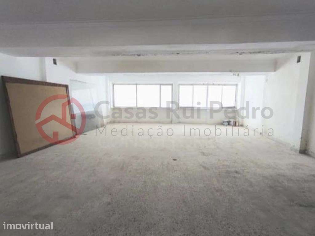 Loja com 210m², excelente localização e com acesso direto para viat... - Grande imagem: 3/20