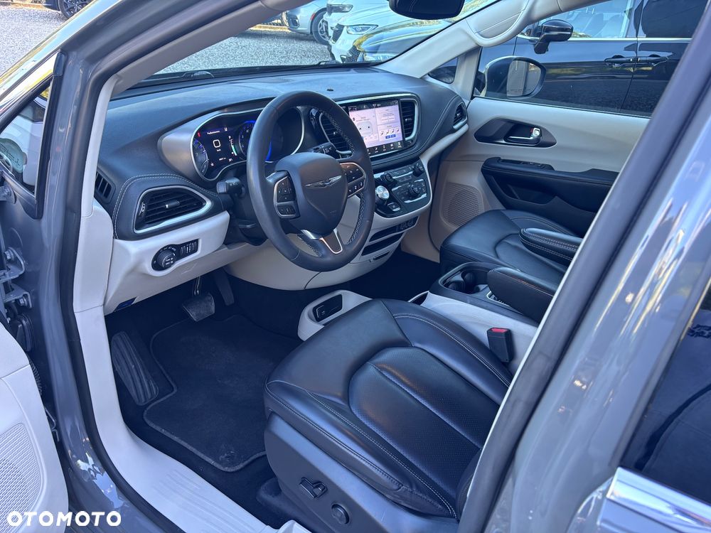 Chrysler Pacifica - 14