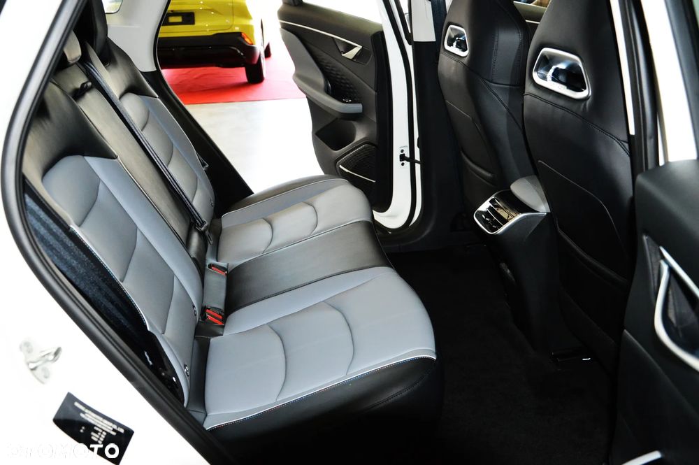 BAIC 5 1.5T Comfort DCT - 24
