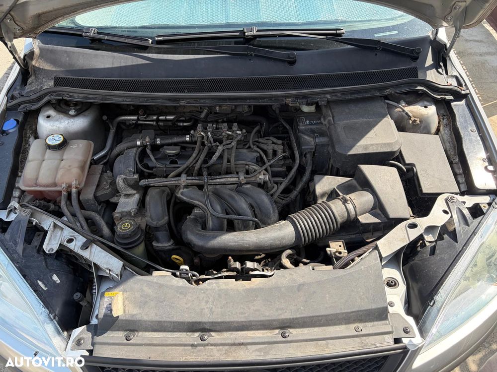 Ford Focus 1.6 16V Ghia - 7