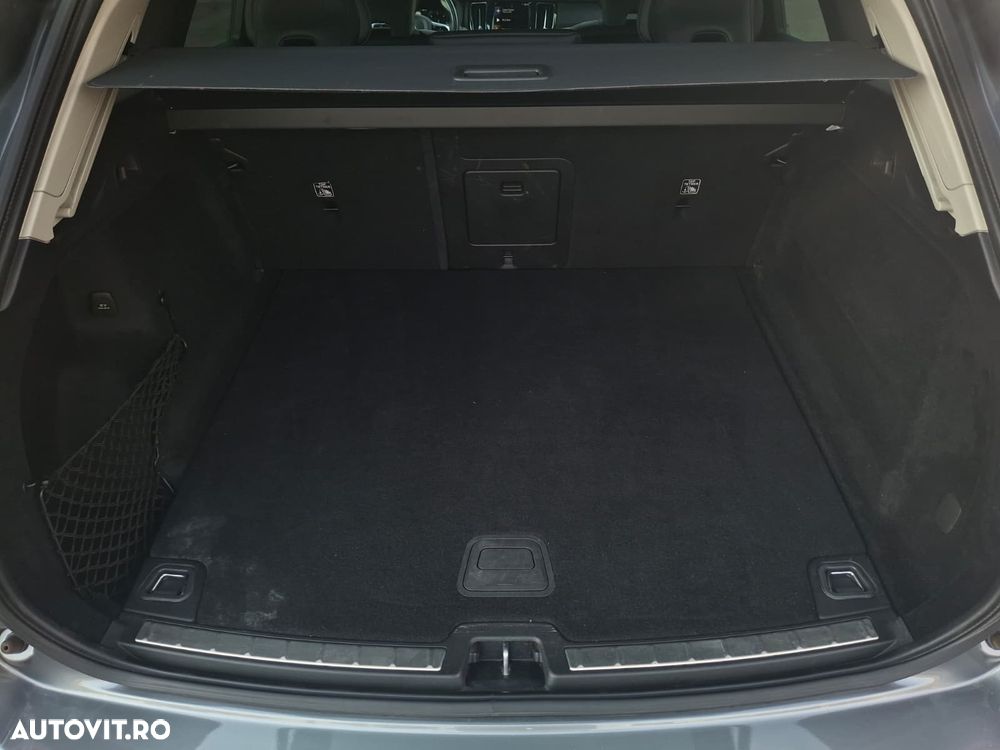 VOLVO XC60 2021 — imagine 22