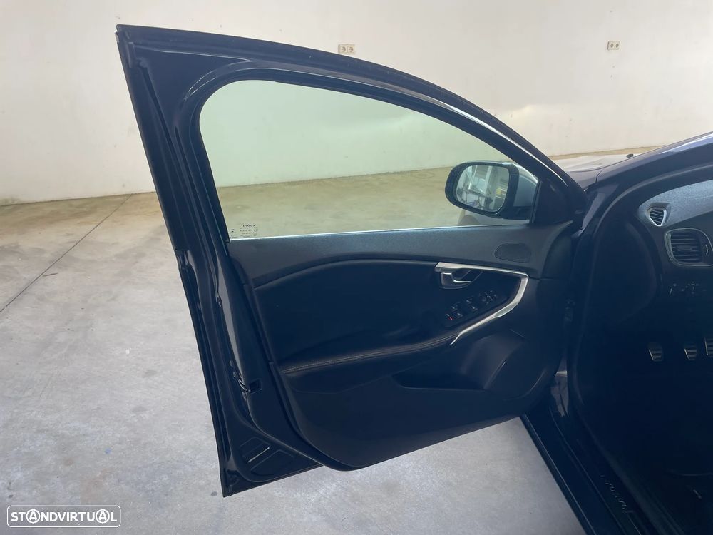 Volvo V40 D2 R Design - 8