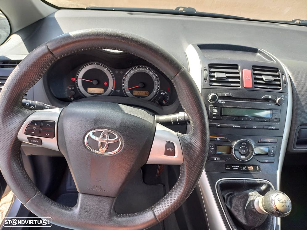 Toyota Auris 1.4 D-4D - 8