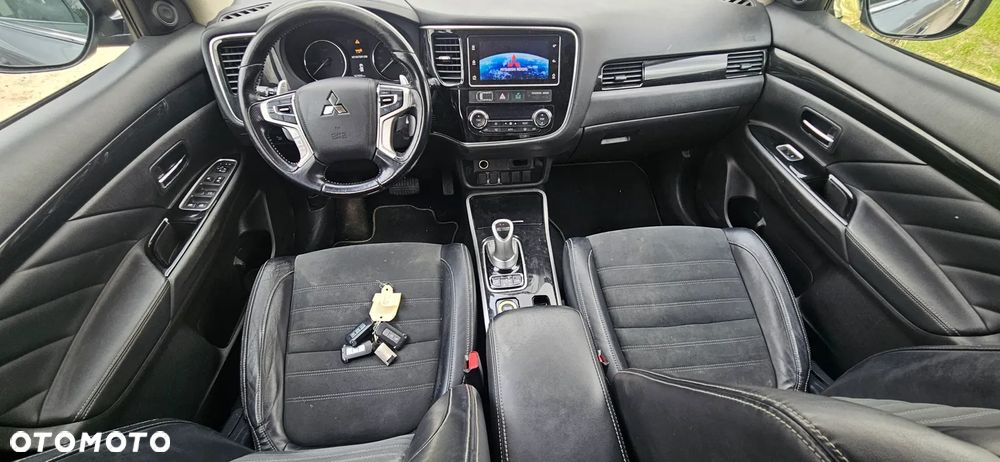 Mitsubishi Outlander - 11