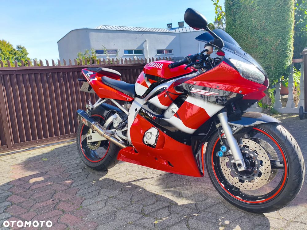 Yamaha R6 - 1