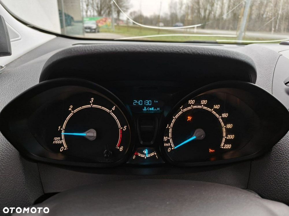 Ford Transit Courier - 17