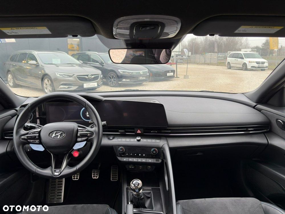 Hyundai Elantra - 12