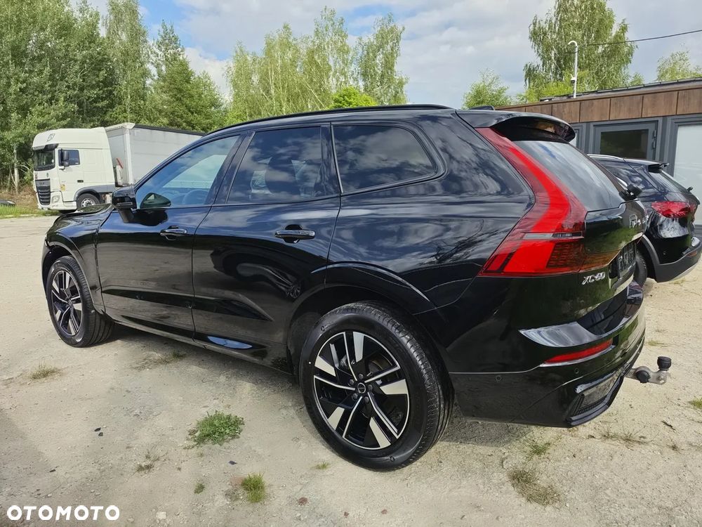 Volvo XC 60 B5 B AWD Plus Dark - 4