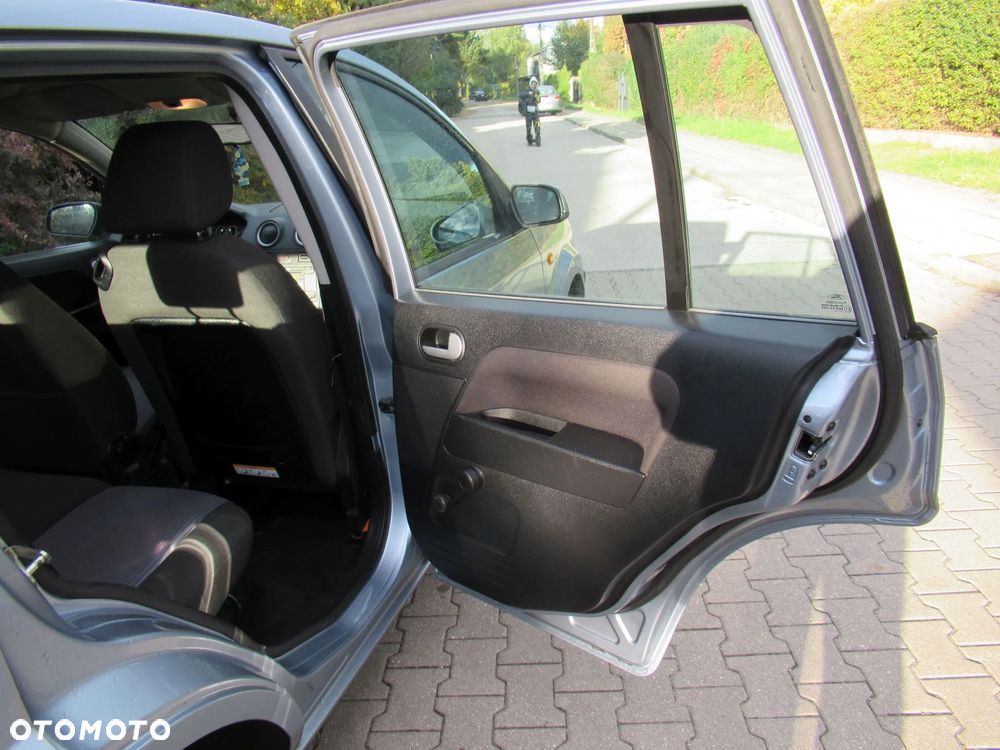 Ford Fusion 1.4 + - 32