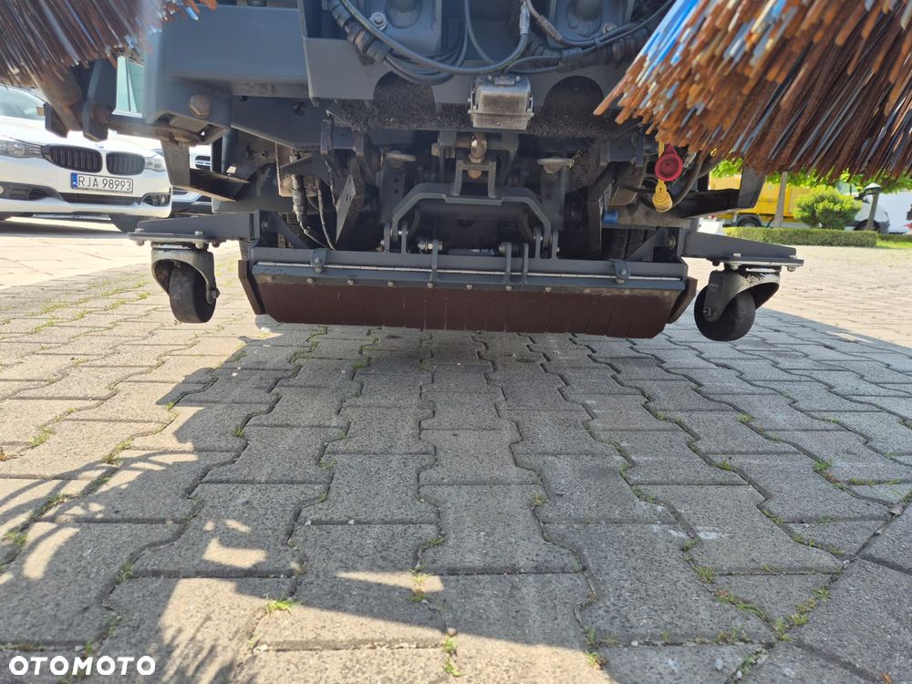 Hako Citymaster 2200 / ZAMIATARKA DROGOWA / KOMPAKTOWA ZAMIATARKA / SERWISOWANA / 2 MIEJSCA / EURO 6 / IDEALNA DO MIASTA I CHODNIKI / BEZWYPADKOWA / MOŻLIWOŚĆ TRANSPORTU - 9