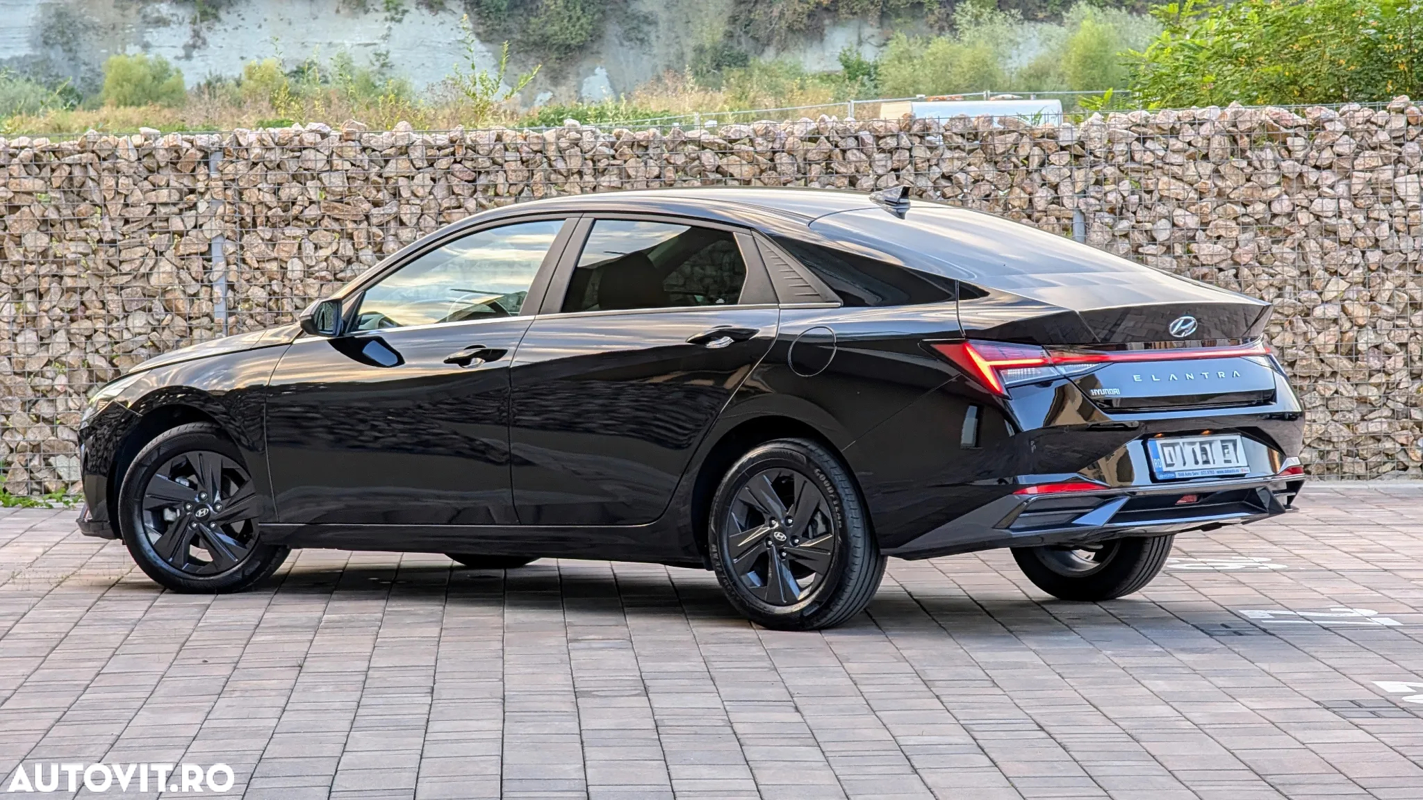 Hyundai Elantra - 3