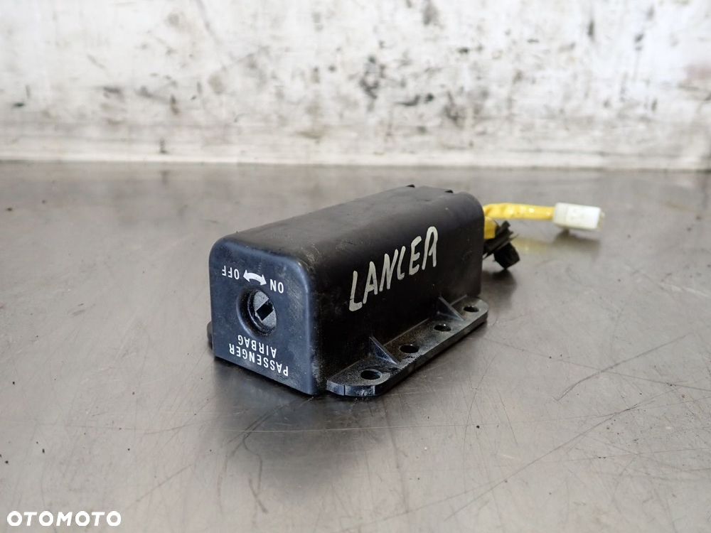 PRZEŁĄCZNIK AIRBAG MITSUBISHI LANCER VIII 8610A054 - 1