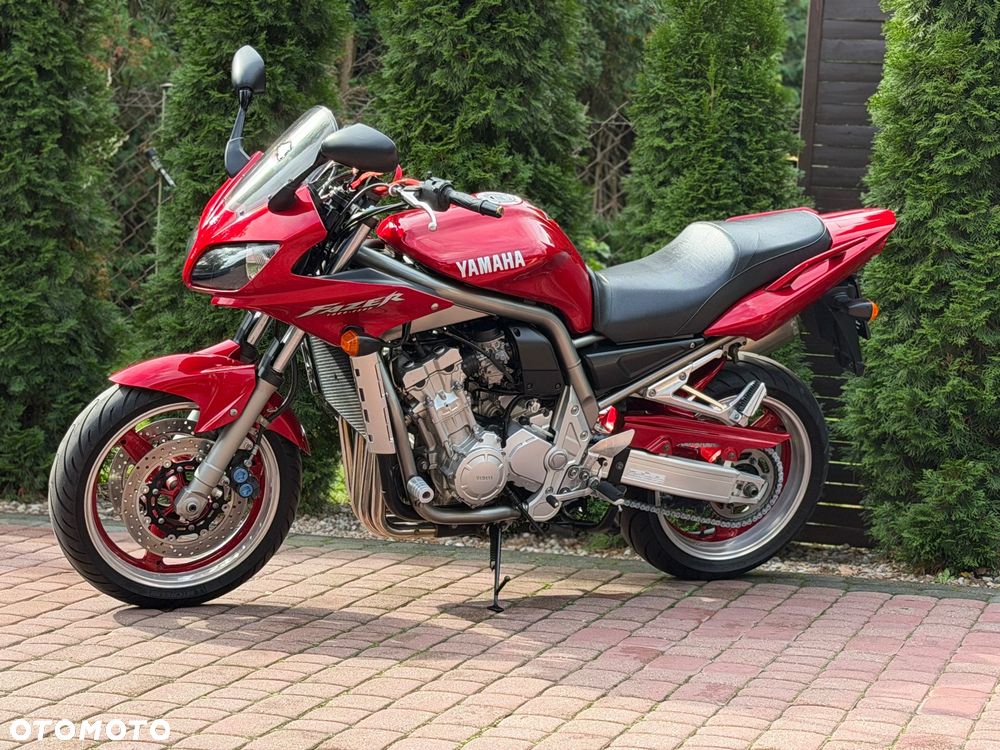 Yamaha FZS - 6