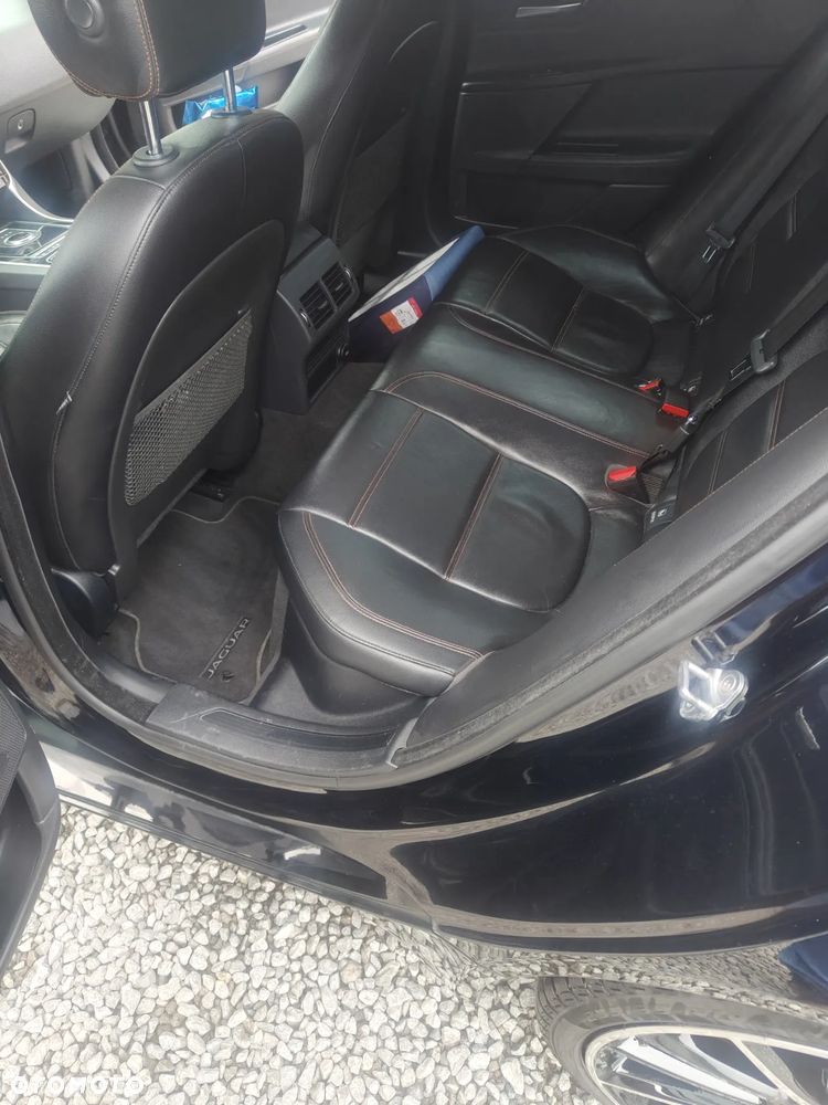 Jaguar XE 2.0 D AWD Portfolio - 35