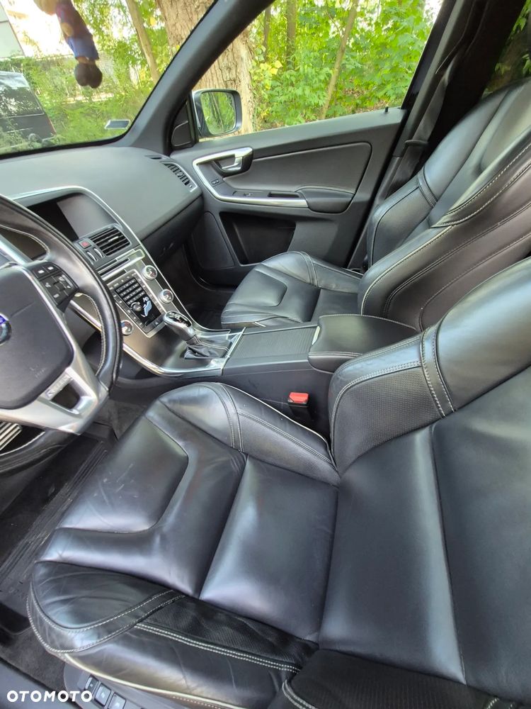 Volvo XC 60 D4 R-Design - 12