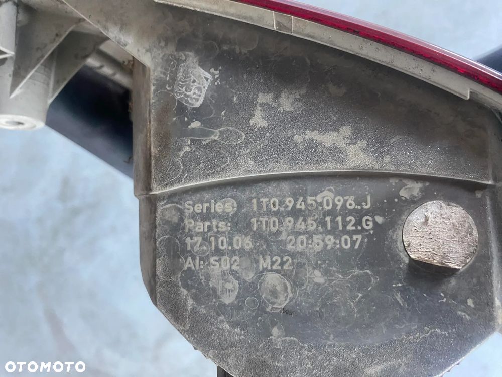 VW TOURAN LAMPA PRAWA TYLNA LIFT 1T0945096J - 5