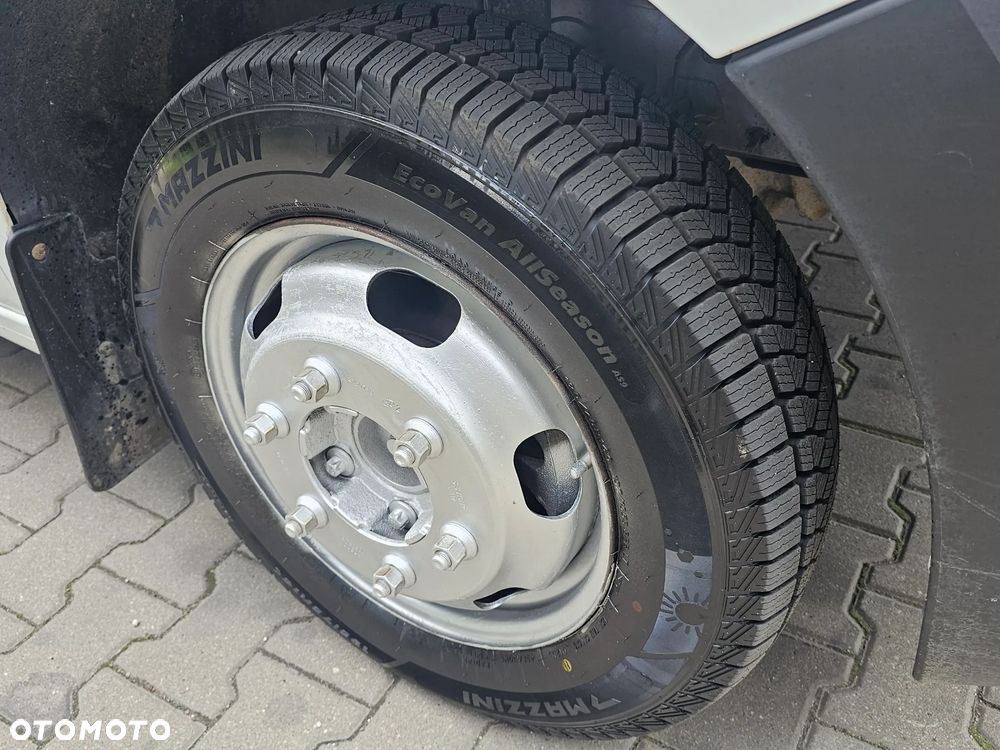 Nissan NV400 - 11