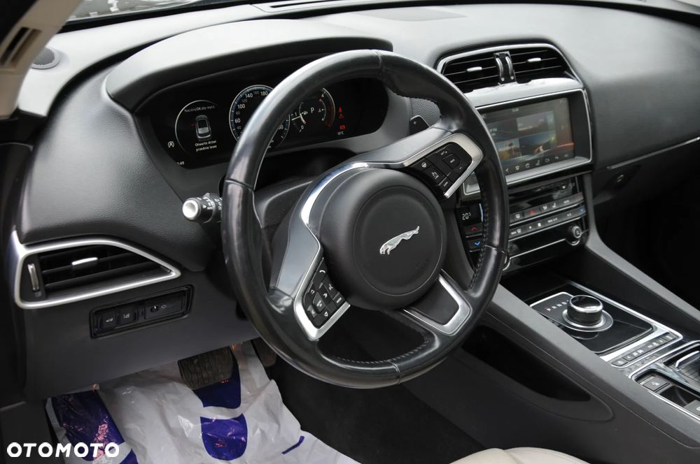 Jaguar F-Pace 2.0 i4D AWD Chequered Flag - 12