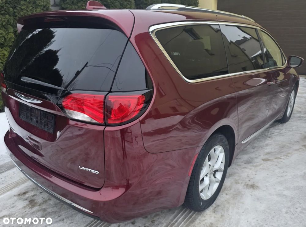 Chrysler Pacifica - 5