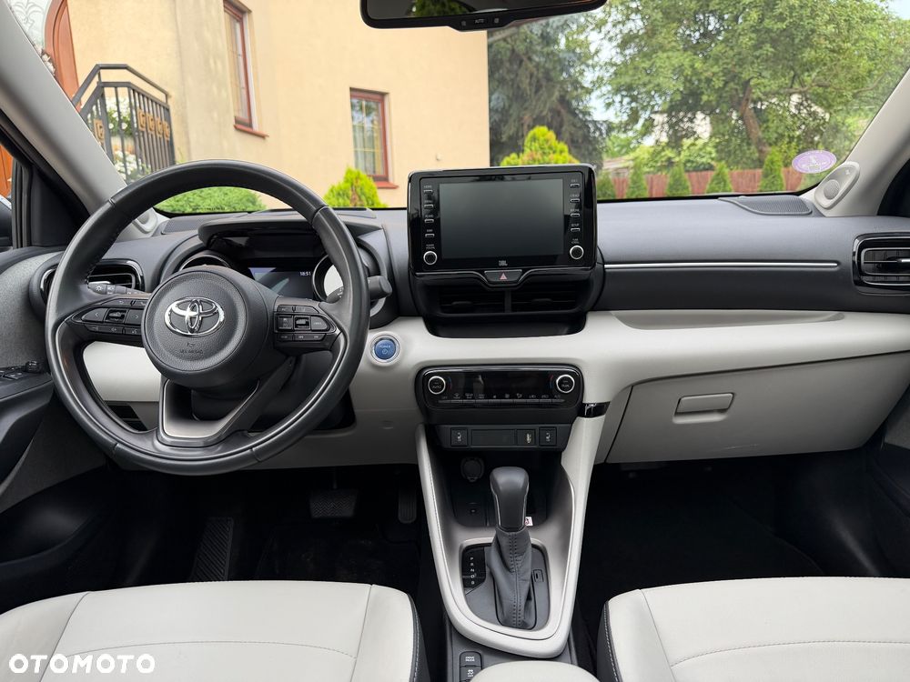 Toyota Yaris Hybrid 100 Premium - 8