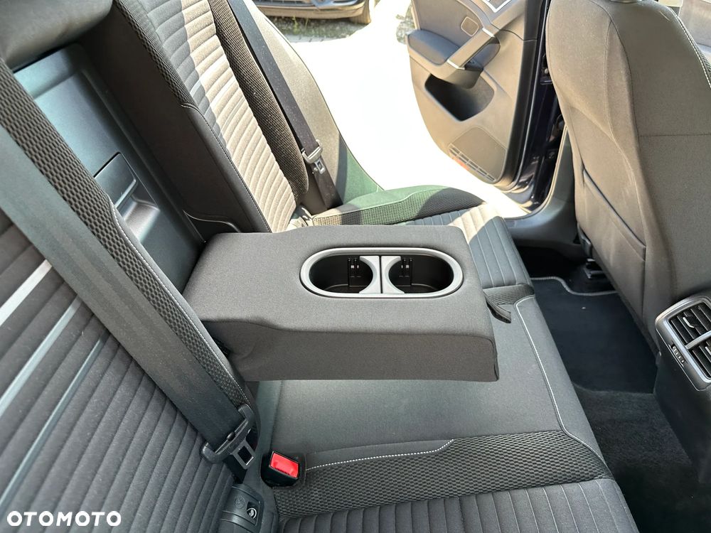 Volkswagen Golf - 23