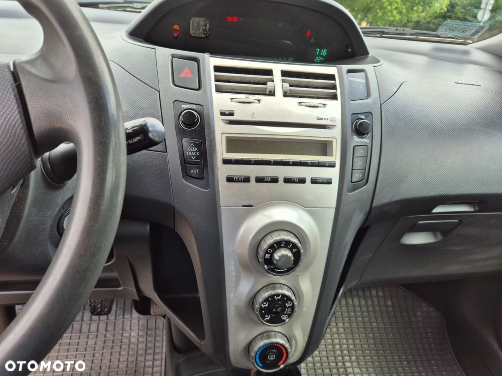Toyota Yaris - 17